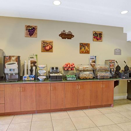 Microtel Inn&Suites by Wyndham Bushnell Exterior foto